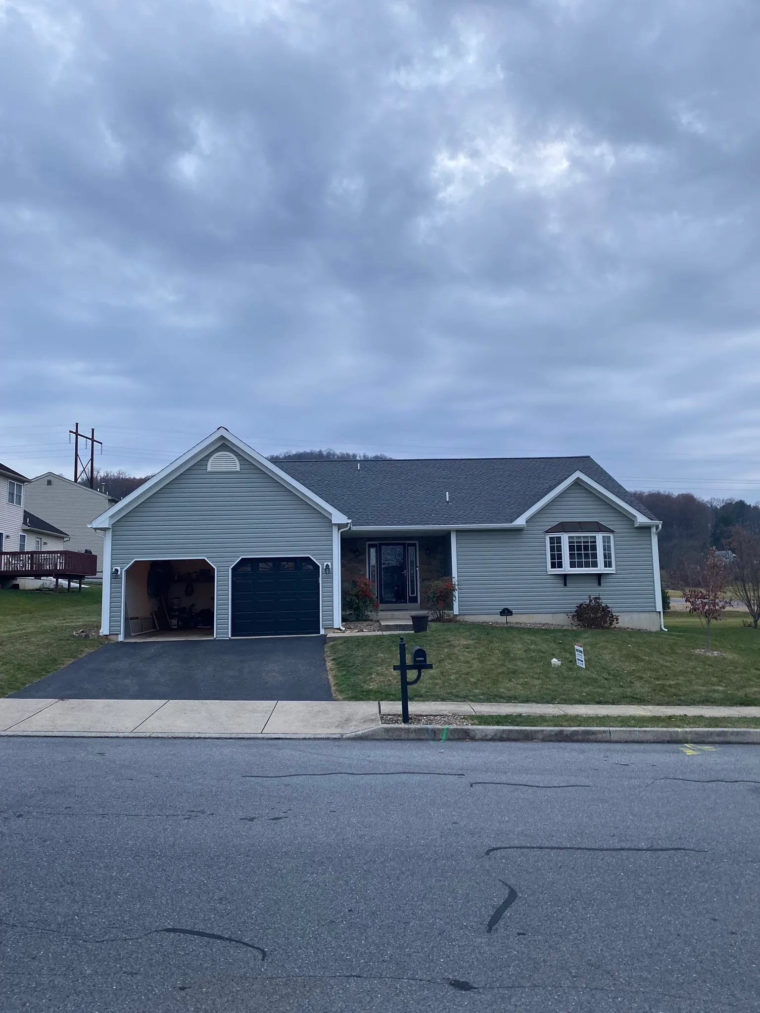 Ranch home · Lancaster County — Architectural shingle + sage vinyl siding